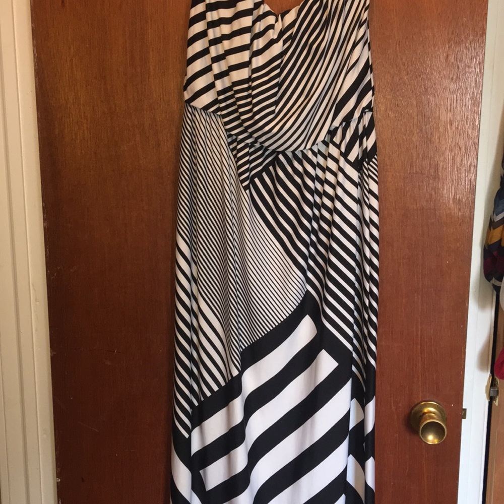 Black and white strapless dress